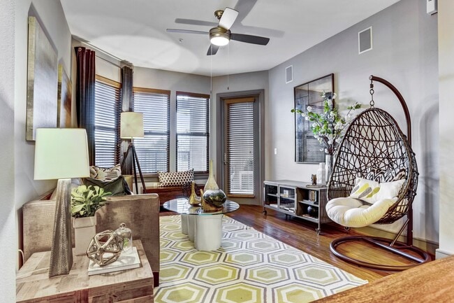 Photo - Skyline Views + Exclusive Resident Perks! Unidad GUK