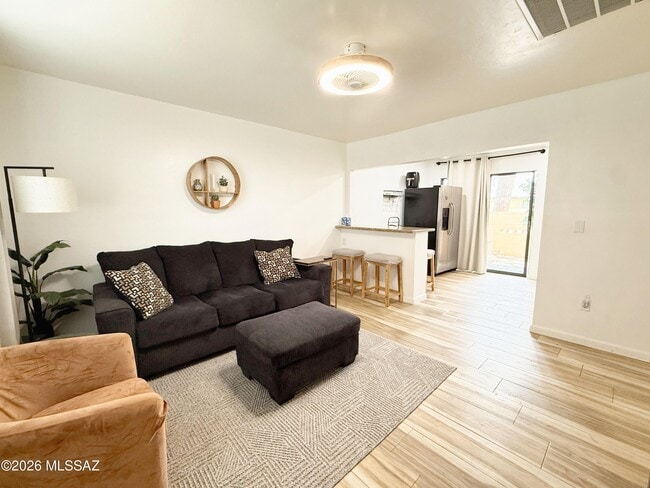 Photo - 350 N Silverbell Rd