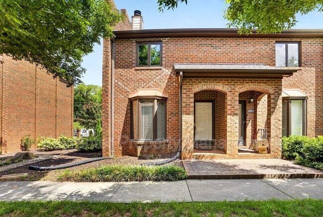 Building Photo - 620 Walker Ave