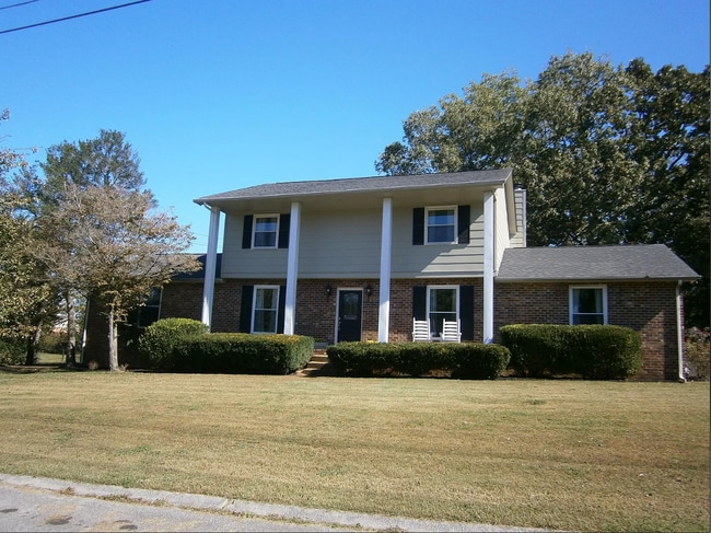 Building Photo - 3522 Wood Bridge Dr Unit C