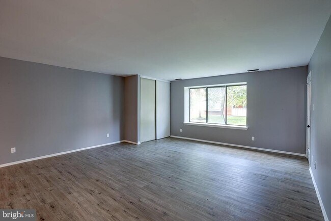 Photo - 2118A Greenwood Ct