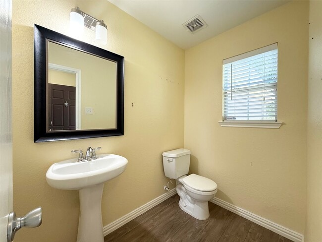 Photo - 910 Staffordale Manor Ln