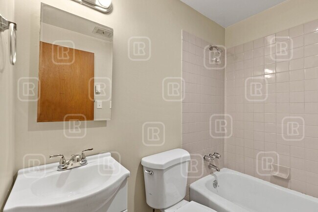 Photo - 504 S Madison St Unidad 3