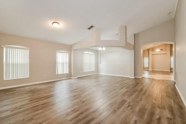 Photo - 891 McInnis Ct