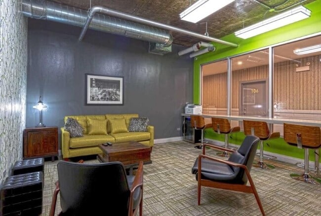 Photo - 4600 N Clarendon Ave