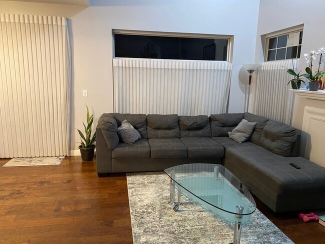 Photo - 1047 Hinswood Dr