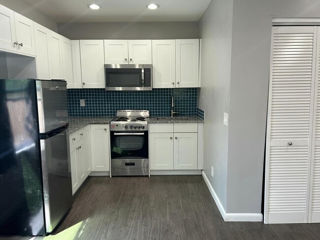 Photo - 411 Nathan Hale Rd