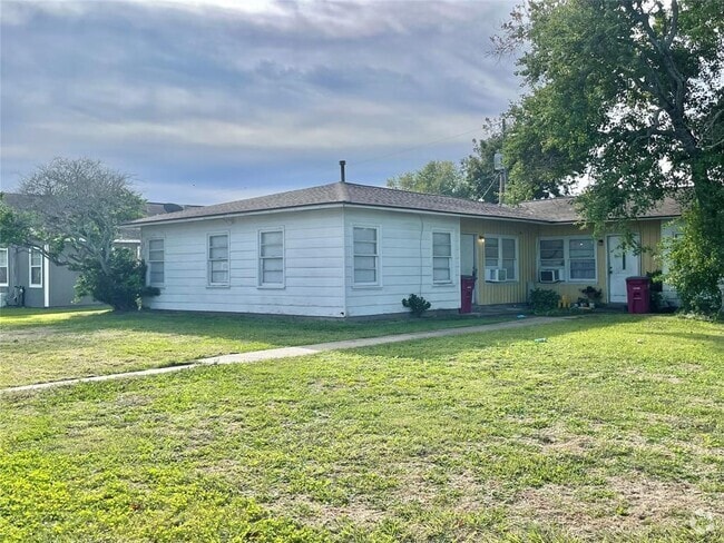 Building Photo - 1755 Lynn Ln Rental