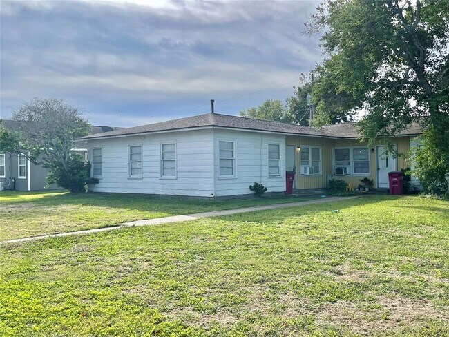 Building Photo - 1755 Lynn Ln Rental