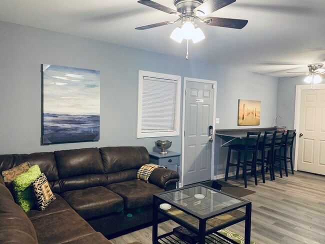 Photo - 533 Hinton St