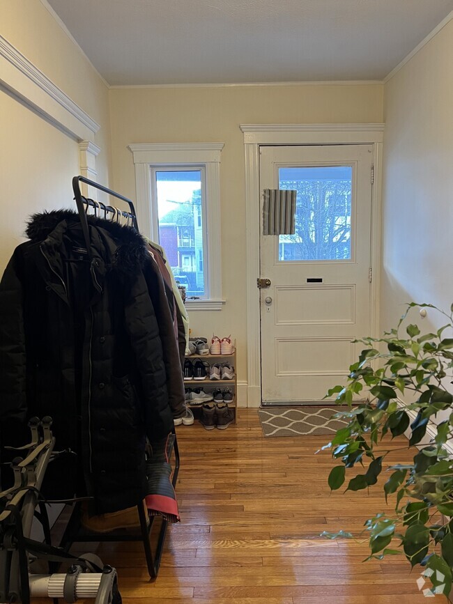 Building Photo - 12 Pinkham Rd Unit 1 Rental