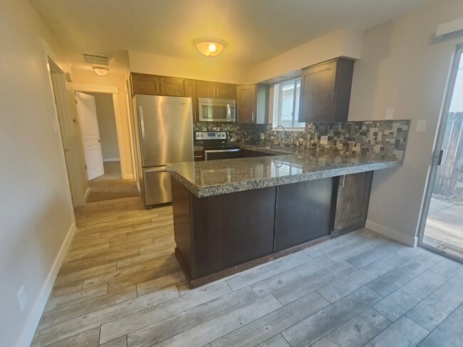 Building Photo - 177 S 200 W Unit 177