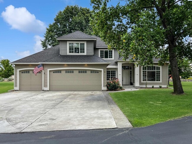 4 Bedrooms Plus an Office Steps from the R... - 4 Bedrooms Plus an Office Steps from the R... House