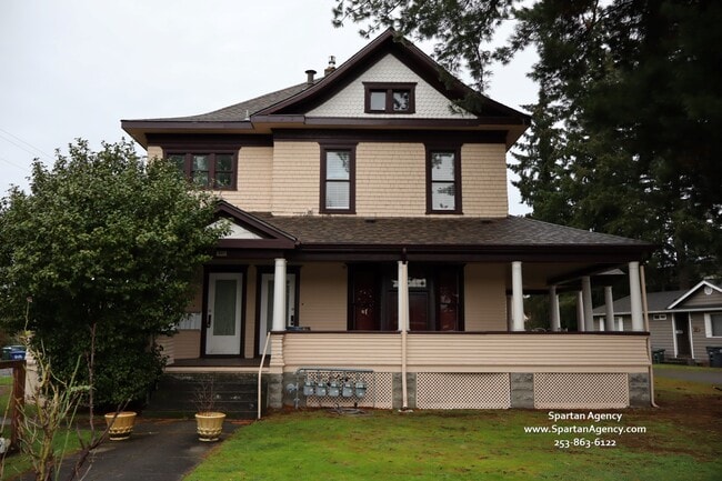 Building Photo - 143 4th Ave NW Unit D