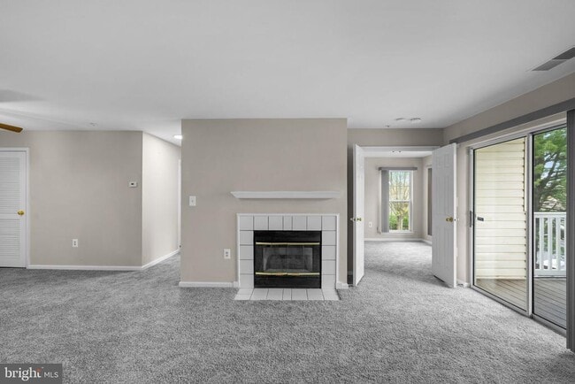 Photo - 5911 Millrace Ct Unidad J-204