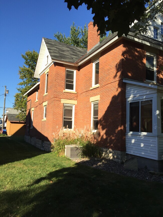 Photo - 412 E 5th St Unidad Apt 1