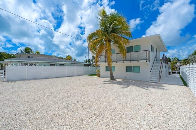 125 Gardenia St