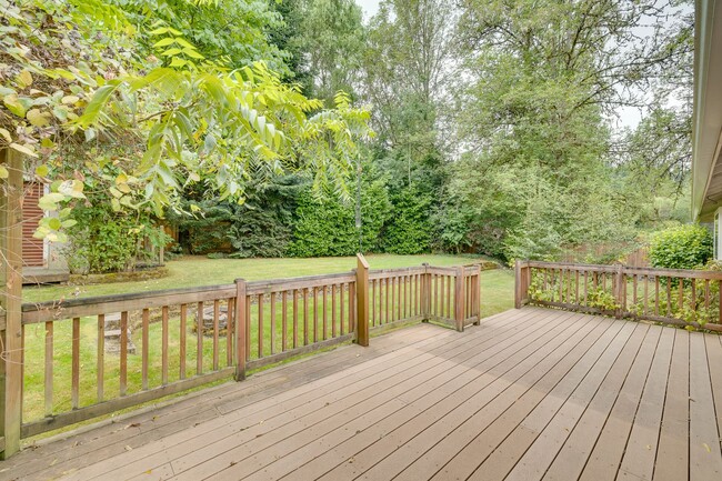 Photo - Bothell Rambler Walking Distance to DT Bot...