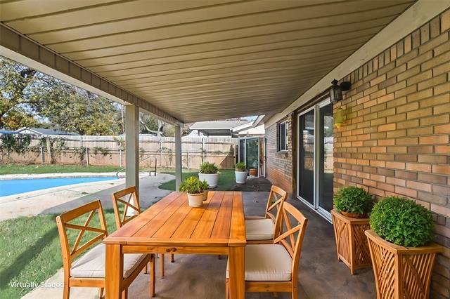 Photo - 413 Simmons Dr