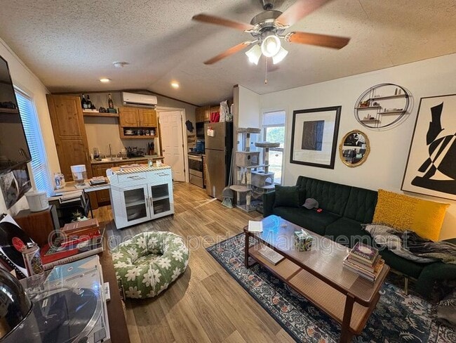 Photo - 910 Cedar Village Ln