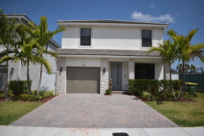 Photo - 715 SE 17th Ave Casa