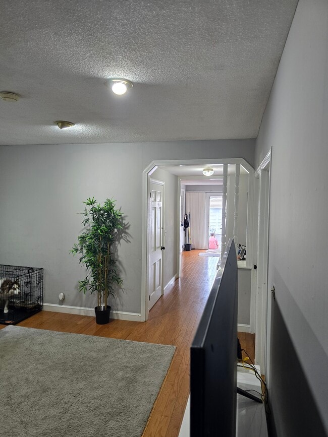 Building Photo - 117 Bay View Ave Unit 1 Rental