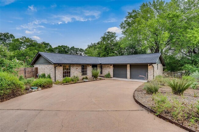 Photo - 2306 Loyola Ln