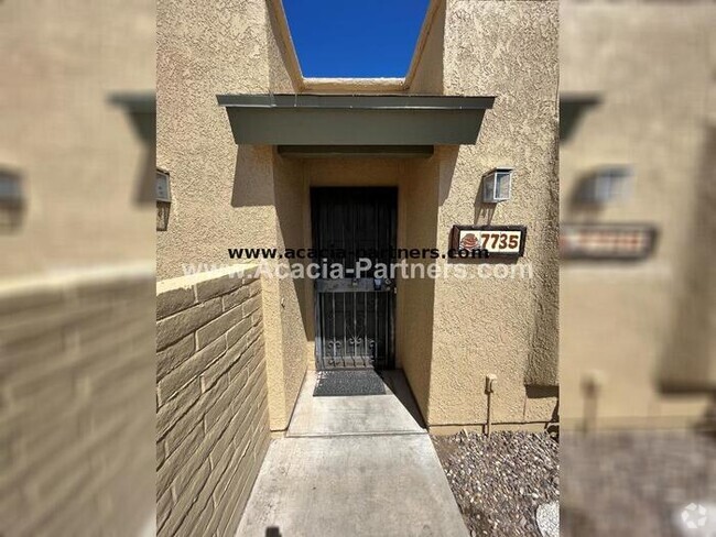 Building Photo - Eastside Townhome