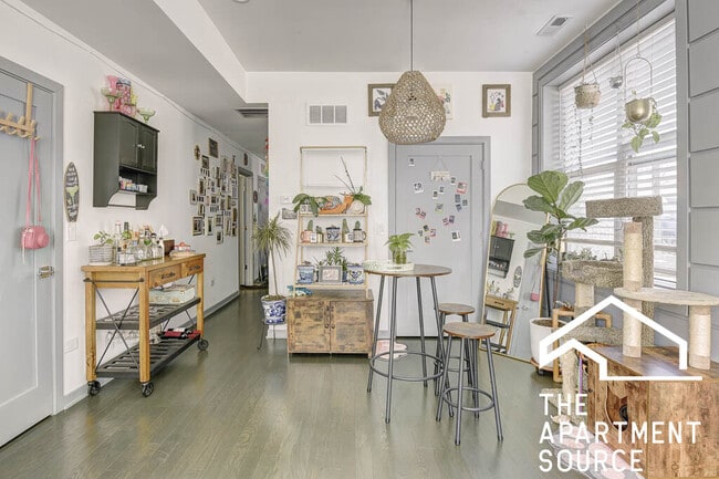 Photo - 2834 W Diversey Ave Unidad 2F