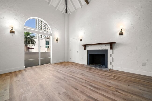 Building Photo - 2411 Biscayne Blvd Unit 2 Rental