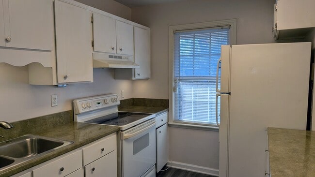 Cocina - 510 Basswood Ave