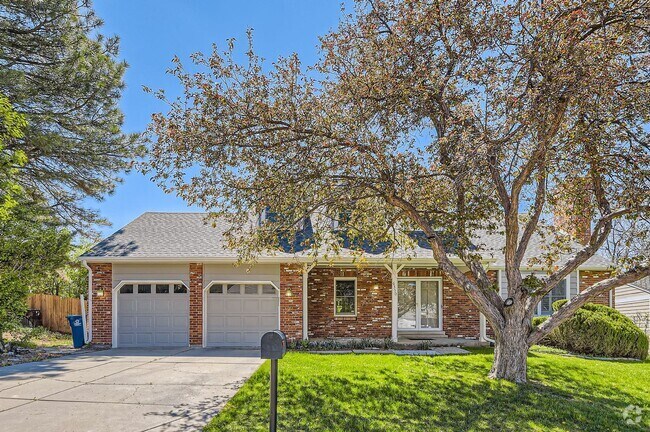Building Photo - Gorgeous Home in Centennial w/Beautiful Fi...