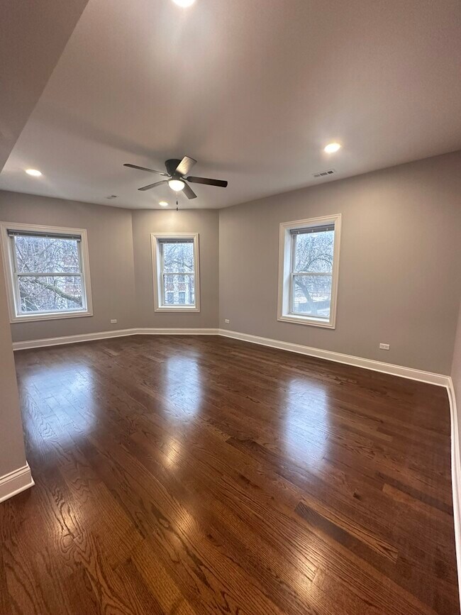 Photo - 1157 W Lunt Ave Unidad 02