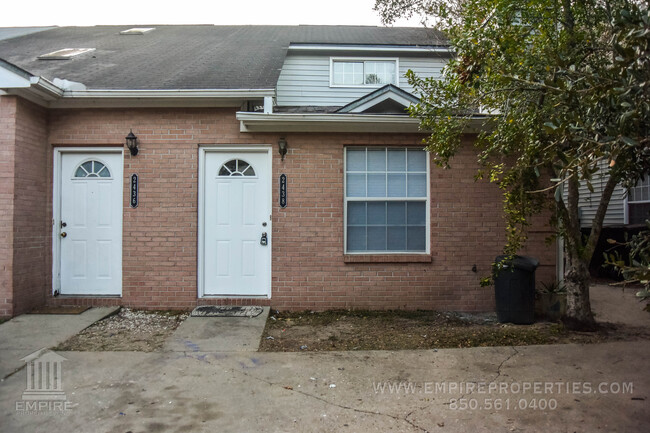 Townhome off Hartsfield Road - Townhome off Hartsfield Road