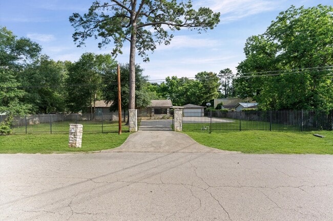 Building Photo - 1505 Gladiola Ave