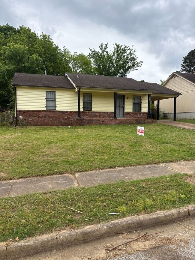 Building Photo - Comfortable 3 bedroom, 2 bath home