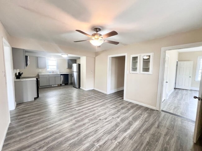 Photo - 4-Bedroom/2-Bath Home for Rent in Clinton, IA