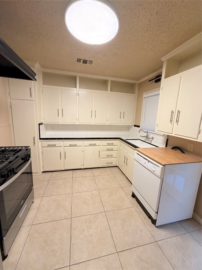 Photo - 6520 Weslayan St