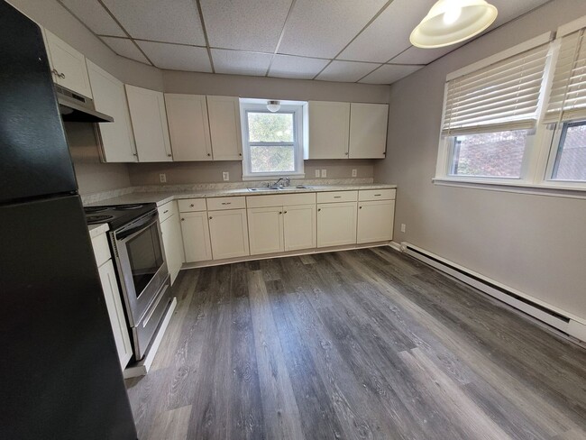 Building Photo - 123 W Main St Unit A