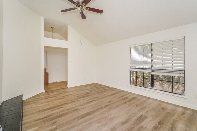 Photo - 936 Manor Dr