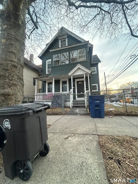 Photo - 222 Hallock Ave Unit 2