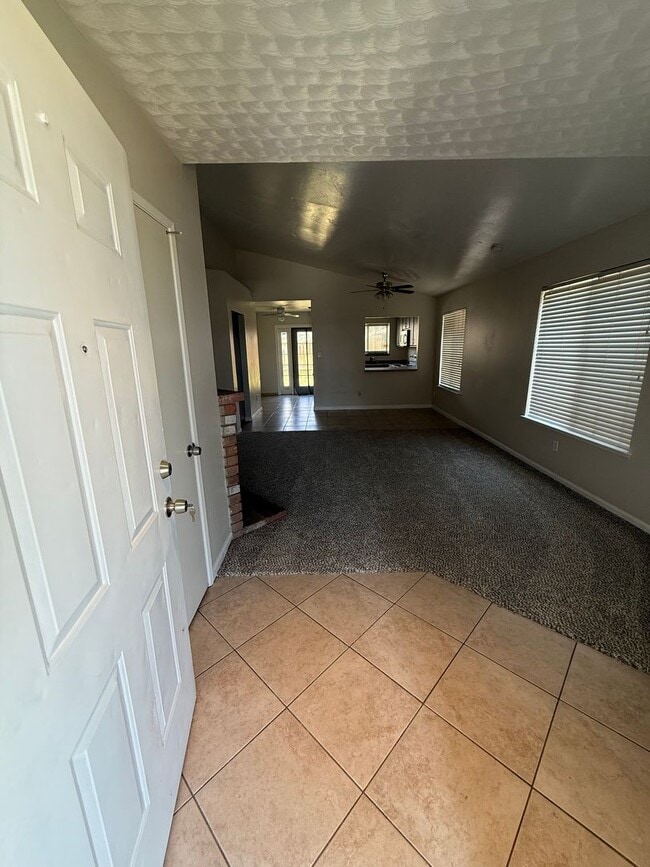 Spacious 2-Bedroom, 1-Bathroom Home in Sou... - Spacious 2-Bedroom, 1-Bathroom Home in Sou...