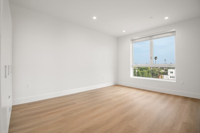 Photo - 4418 S Slauson Ave Unidad 401