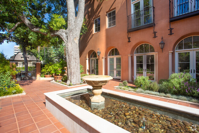 Building Photo - Los Patios De Cordova 218 S Oakland Ave Rental