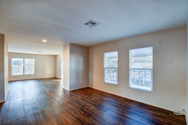 Photo - 2 bed, 2 bath Home in Prescott!