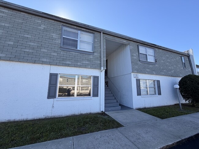 Building Photo - 1000 S Semoran Blvd