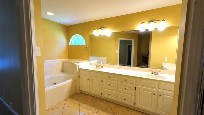 Photo - 7165 Ashmoor Dr N