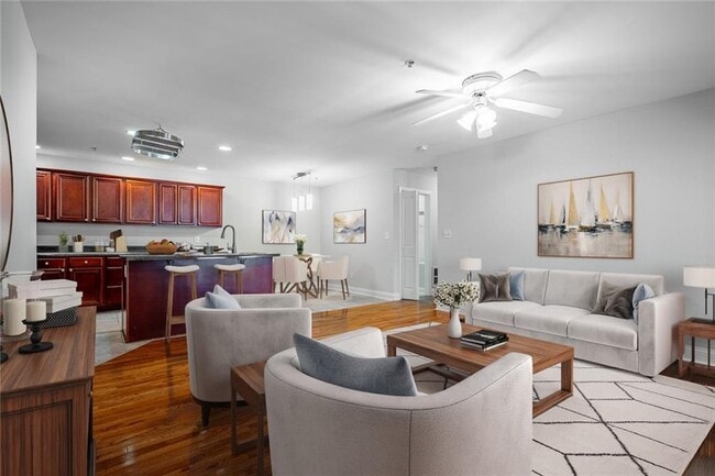 Building Photo - 402 Madison Ln S E Unit 402