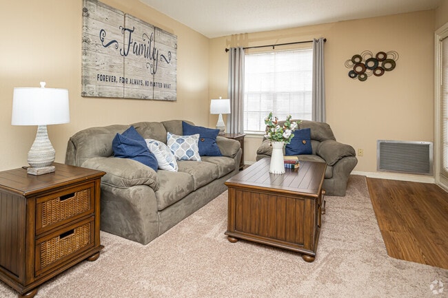 Woodlake 1BR 1BA LR