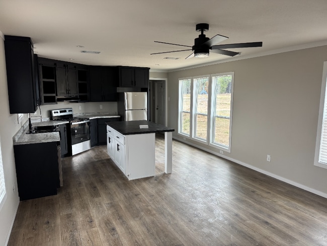 Building Photo - 350 Patriot Ln